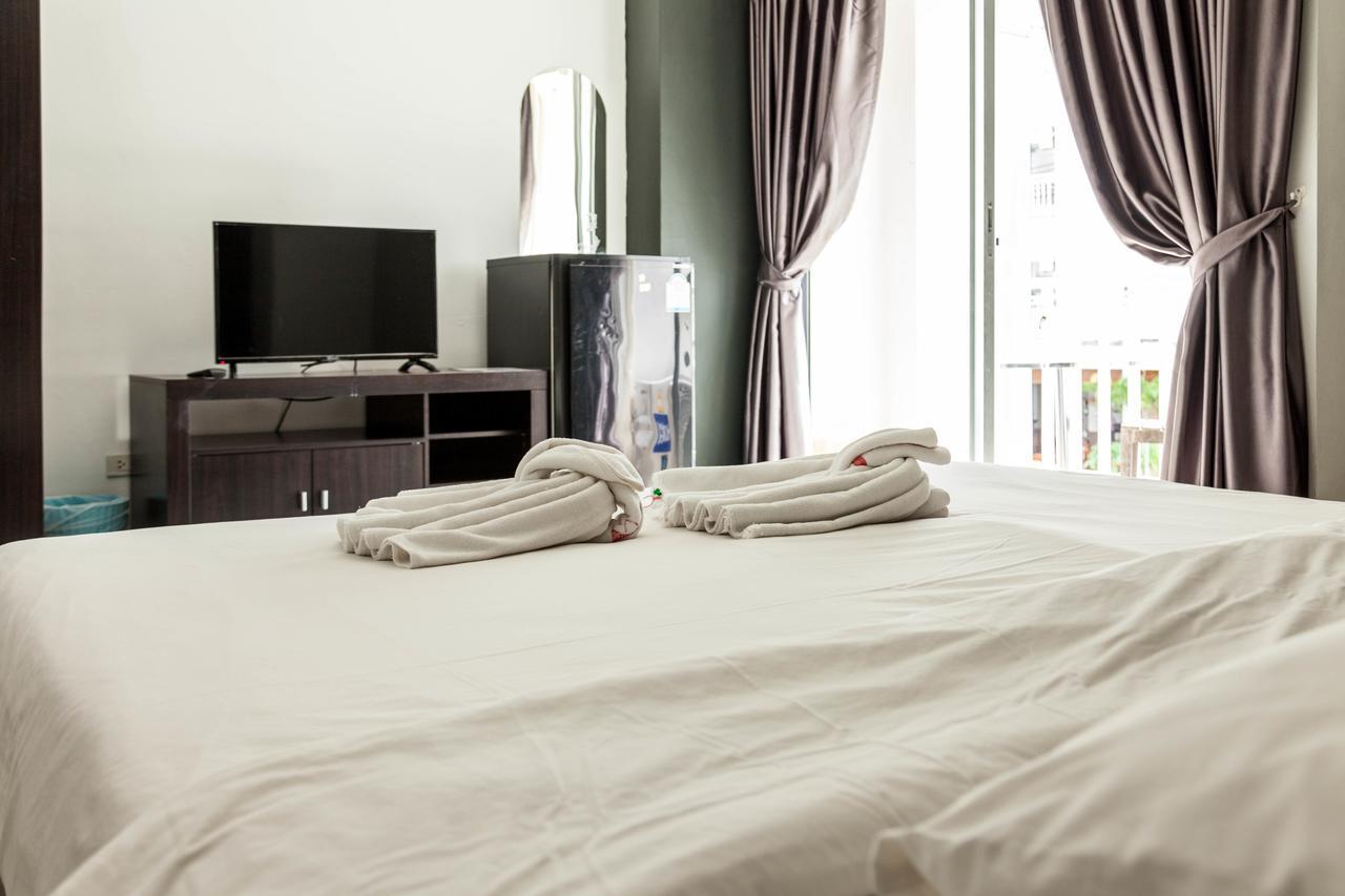 Happy Fish Guesthouse Patong Екстер'єр фото